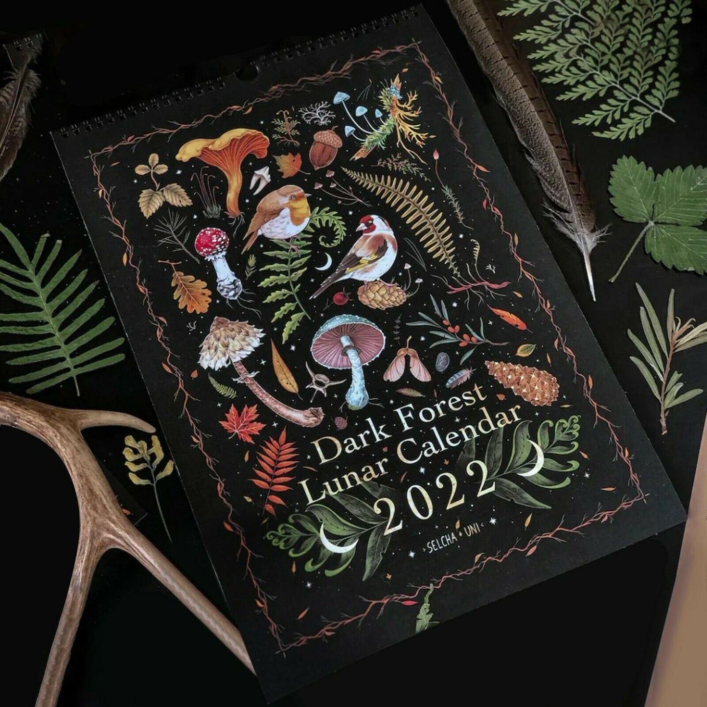 2022 Dark Forest Månkalender